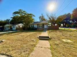 featured image of 1801 Columbia St