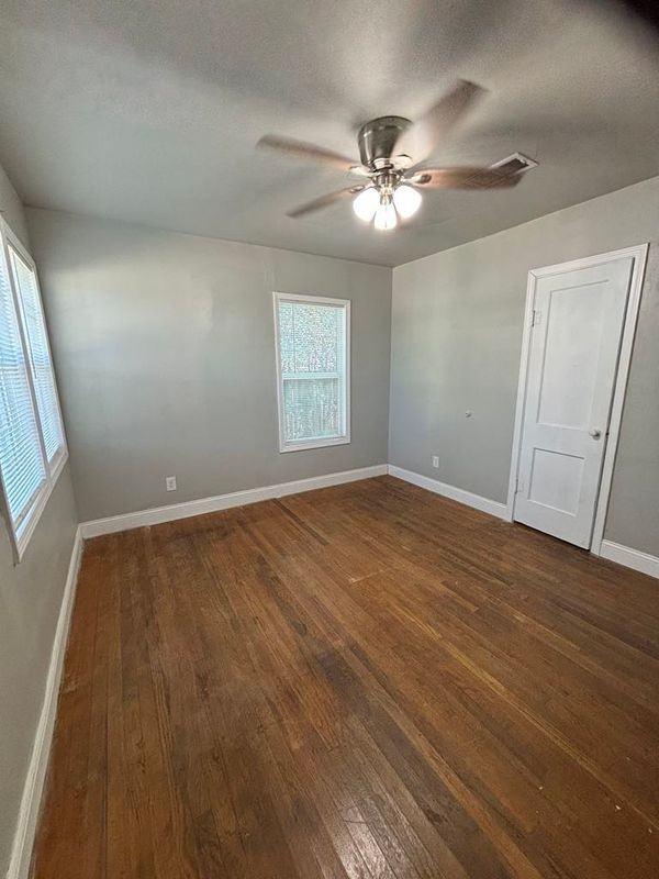 1801 Columbia St - Photo 3 of 8