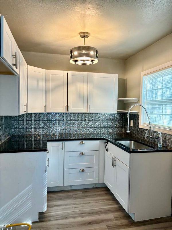 1801 Columbia St - Photo 6 of 8
