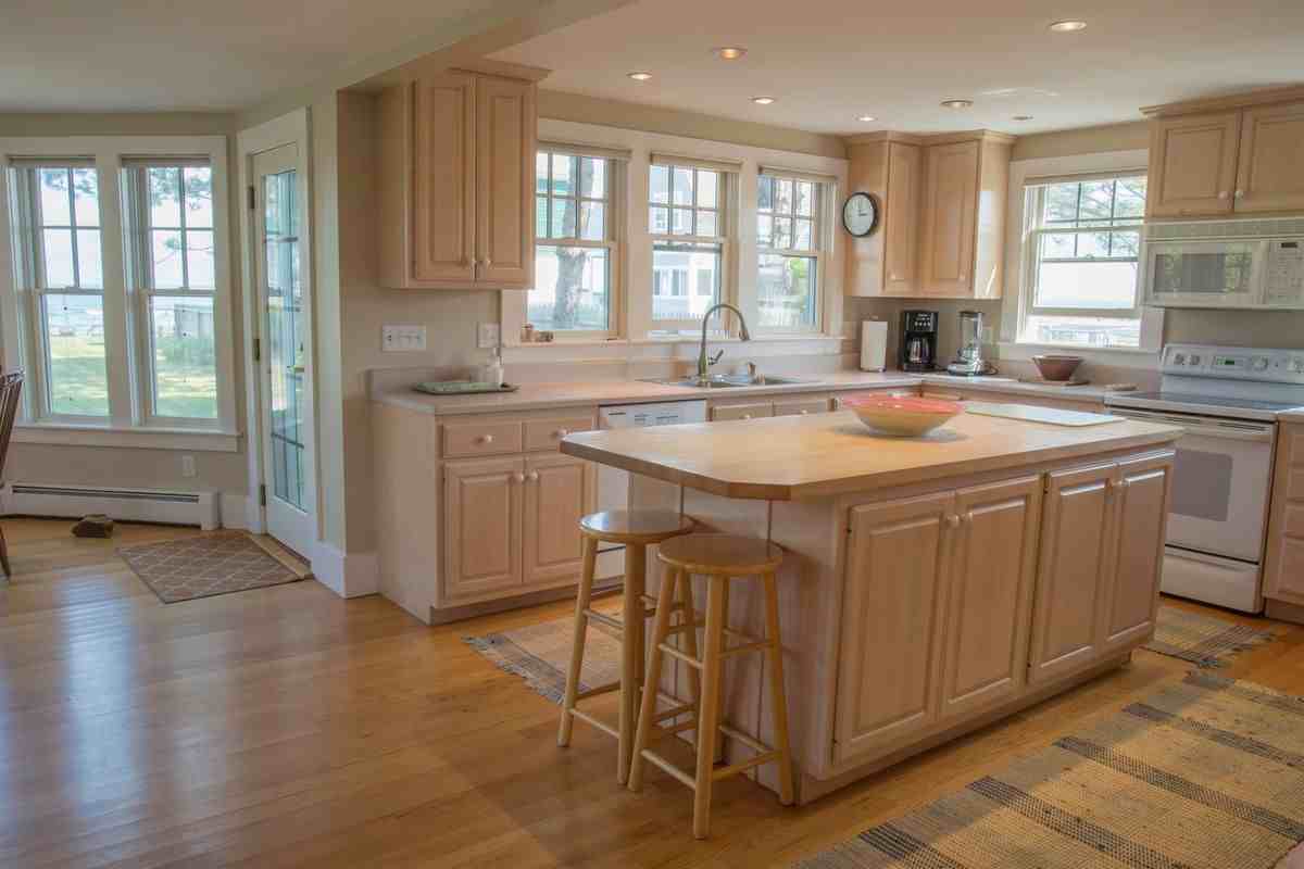 1242 Ocean Blvd - Photo 4 of 28