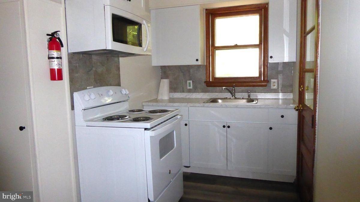 135 Daffodil Rd - Photo 6 of 13