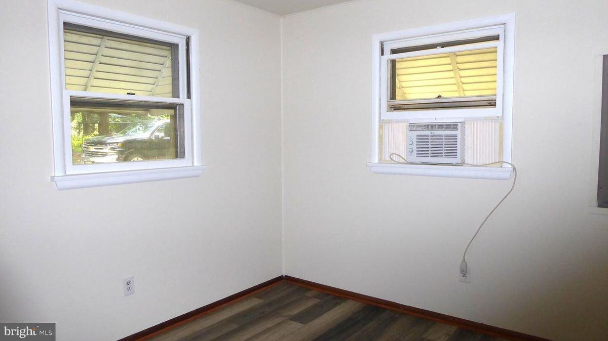 135 Daffodil Rd - Photo 7 of 13