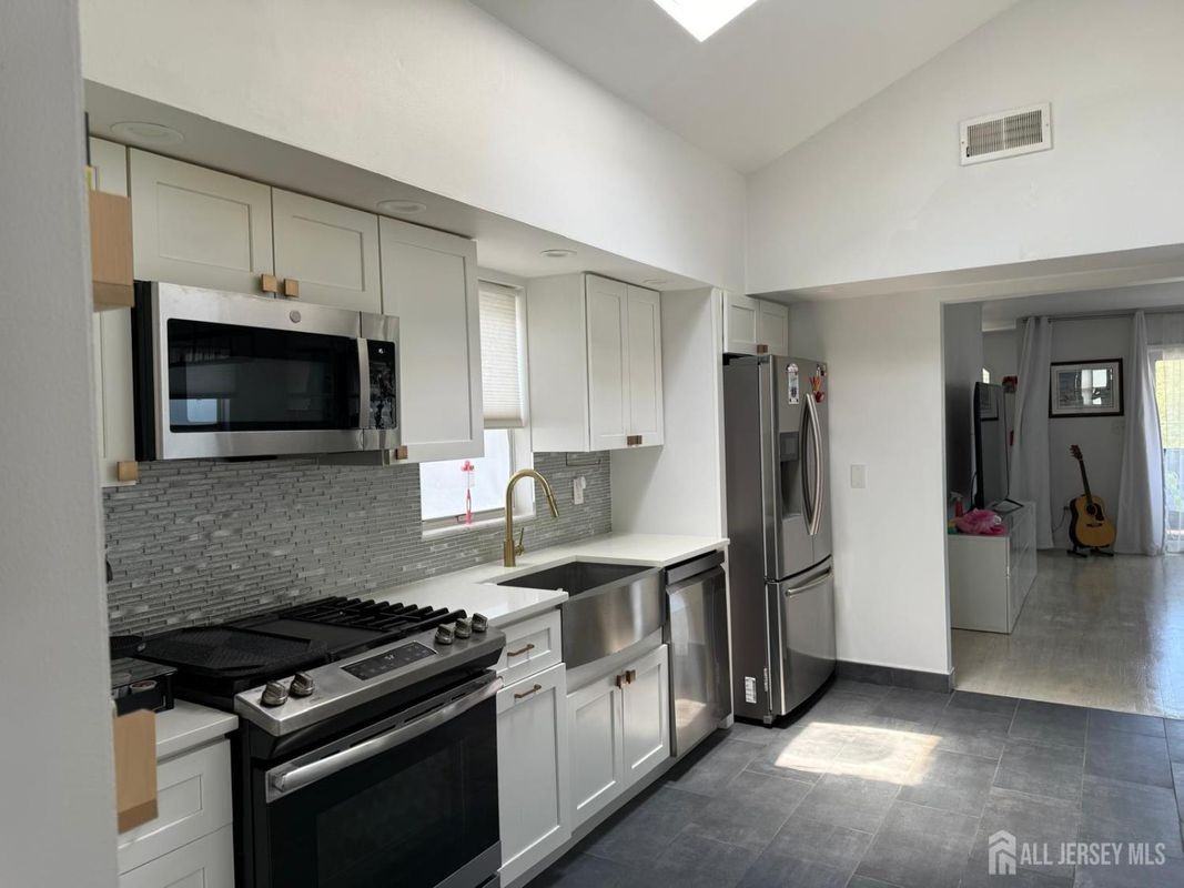 67 71st St ##2 - Photo 5 of 14