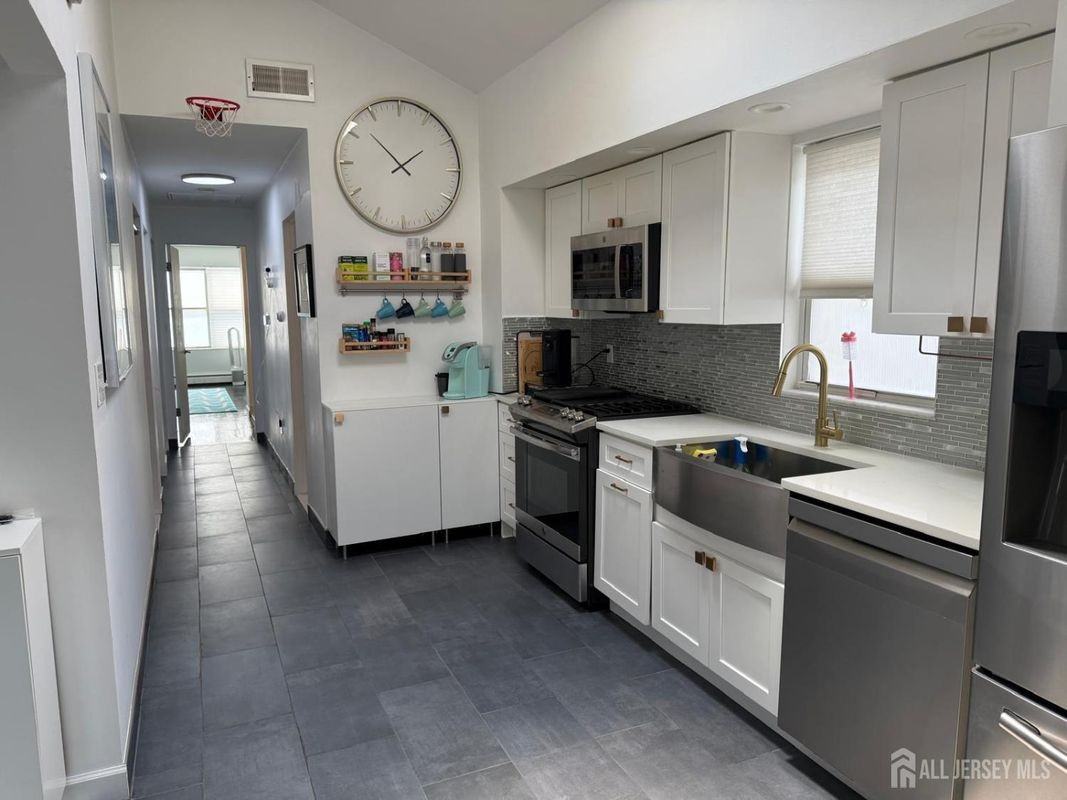 67 71st St ##2 - Photo 6 of 14