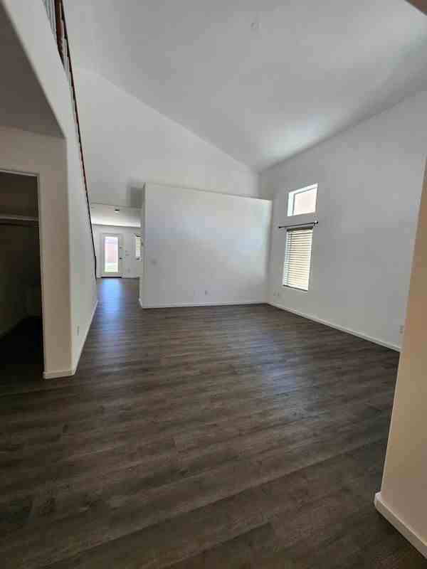 42065 W Hillman Dr - Photo 3 of 8