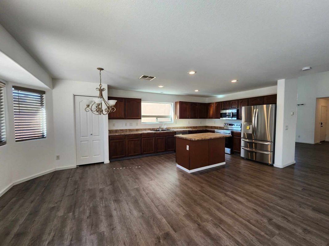 42065 W Hillman Dr - Photo 5 of 8