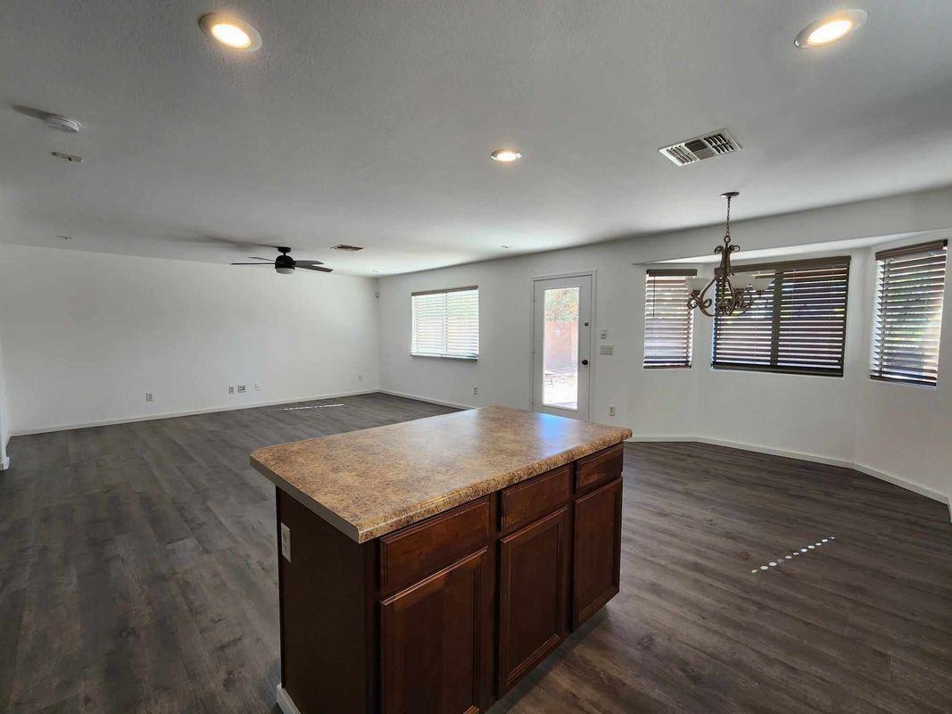 42065 W Hillman Dr - Photo 7 of 8