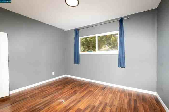 301 W 5th St - Photo 3 of 14