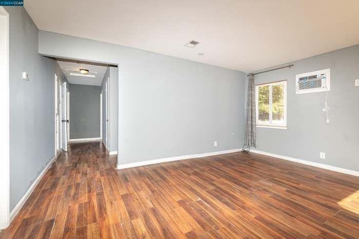 301 W 5th St - Photo 4 of 14