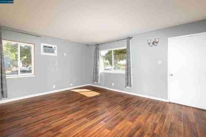 301 W 5th St - Photo 5 of 14