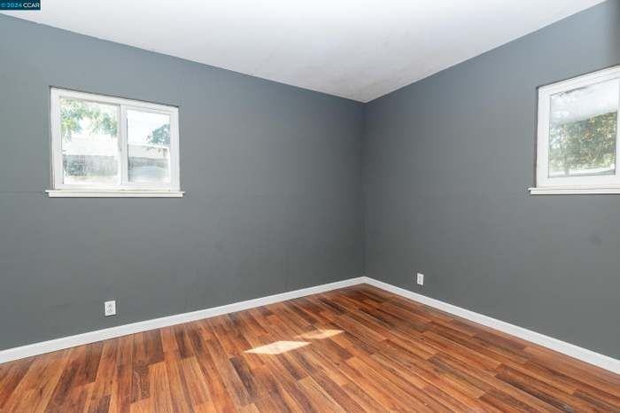 301 W 5th St - Photo 7 of 14