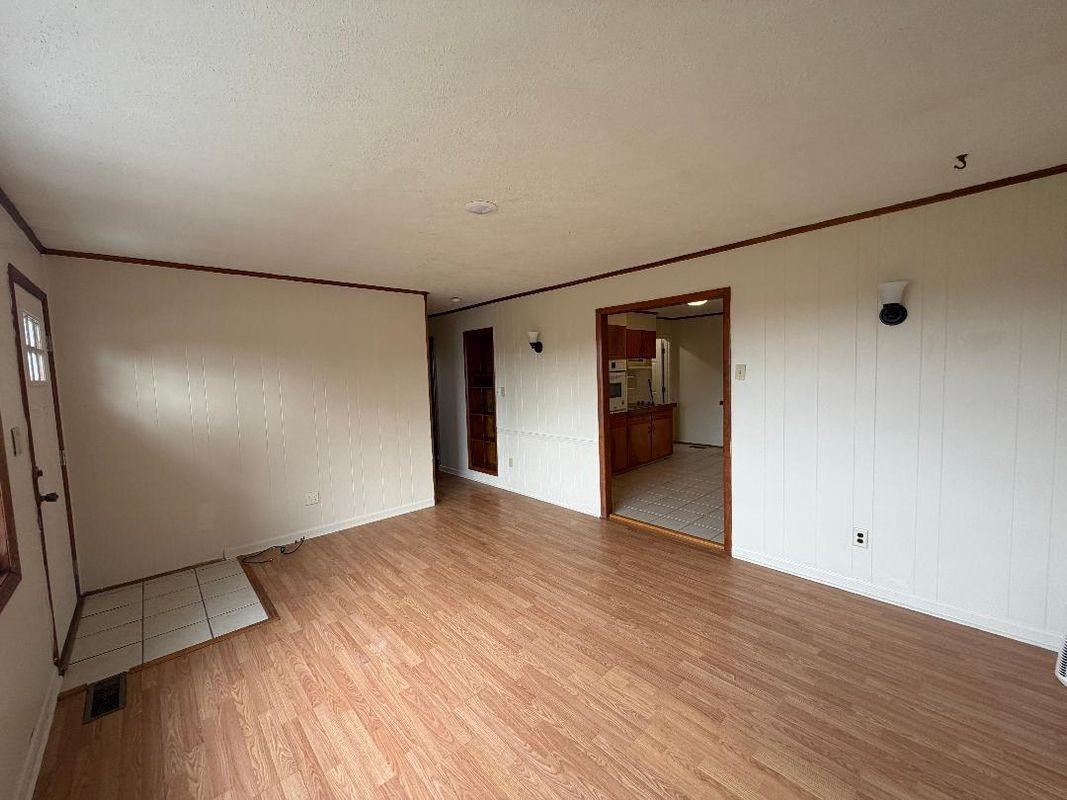 304 Reservoir St - Photo 7 of 13