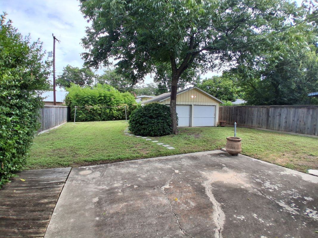 315 W Ridgewood Ct - Photo 2 of 11