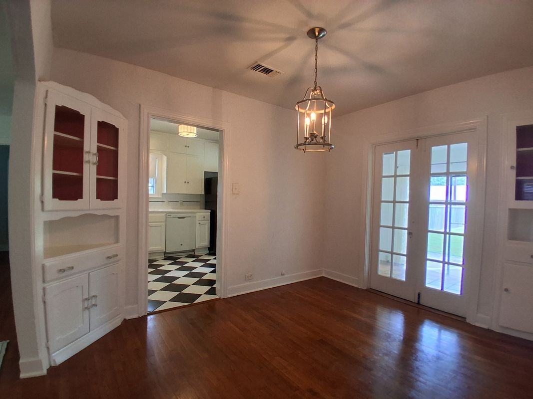315 W Ridgewood Ct - Photo 4 of 11