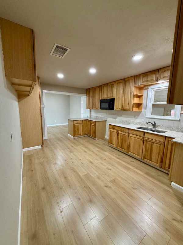 519 E 56th St - Photo 5 of 18