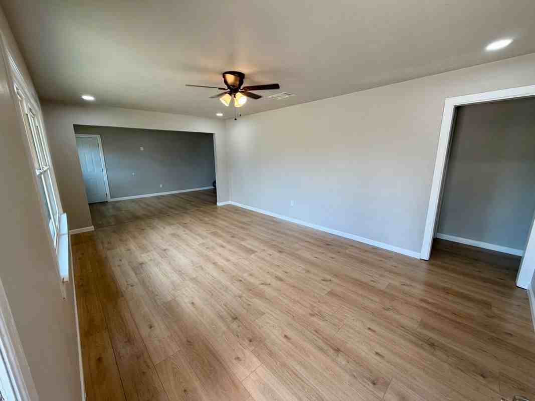 519 E 56th St - Photo 3 of 18