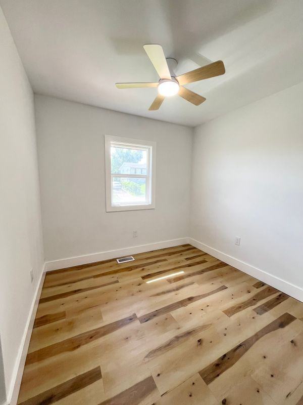 3741 Elmwood Ave - Photo 5 of 22