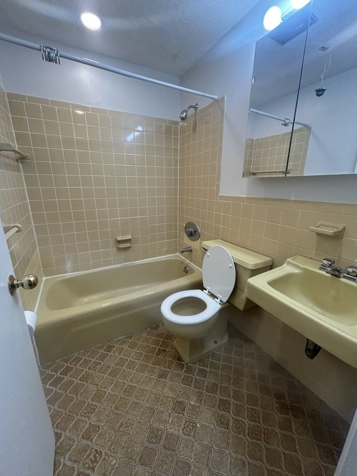 122 Liberty St #E - Photo 6 of 8