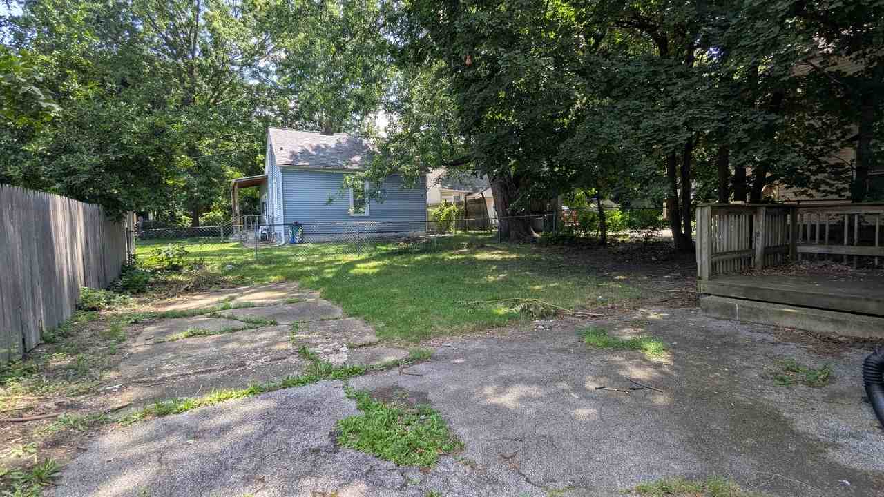 653 Sumner St - Photo 2 of 21