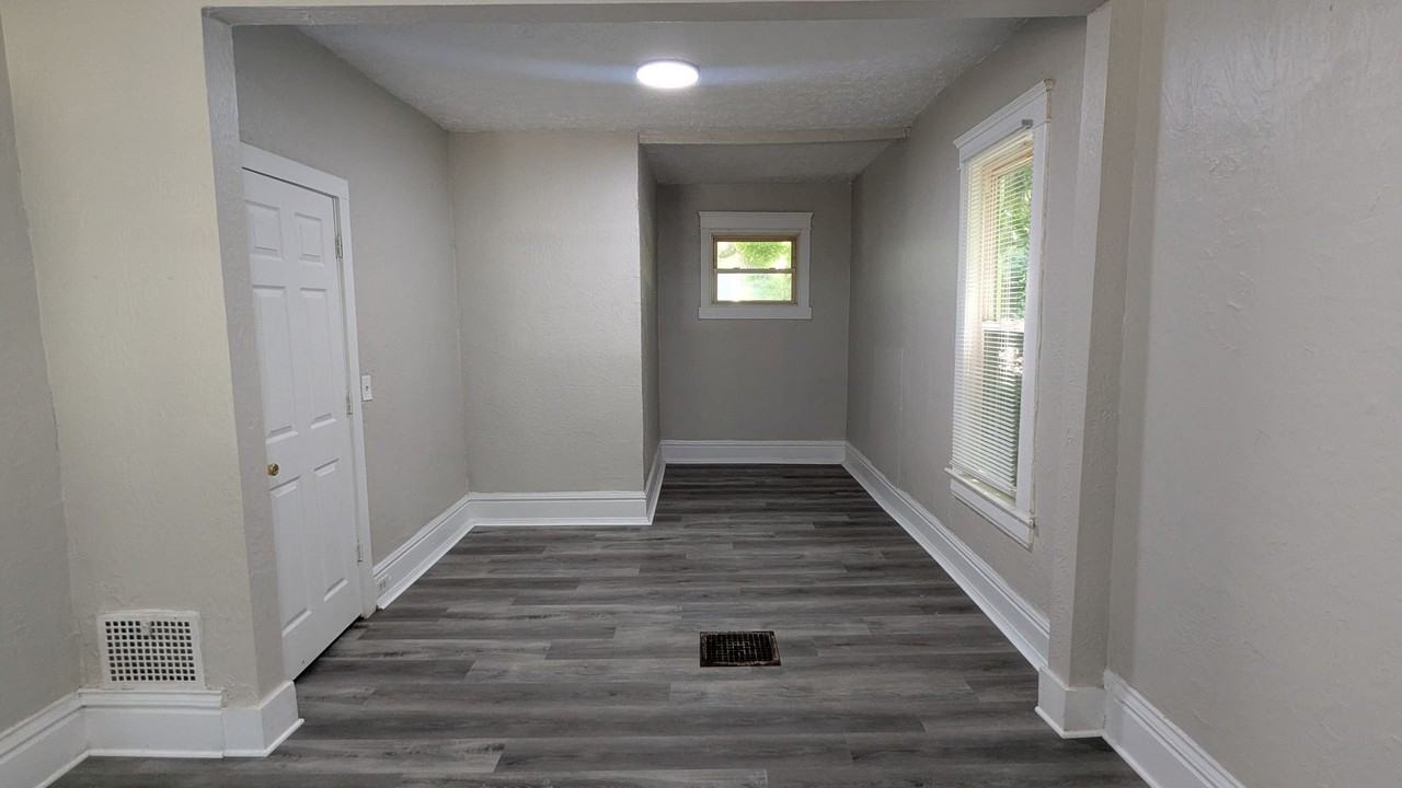 653 Sumner St - Photo 6 of 21