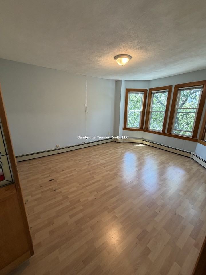 Webster Ave #3 - Photo 4 of 17
