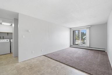 4742 55 St - Photo 3 of 10