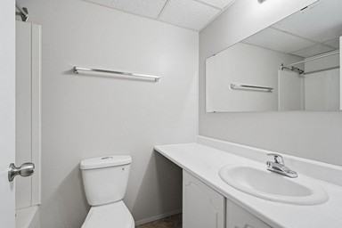 4742 55 St - Photo 6 of 10