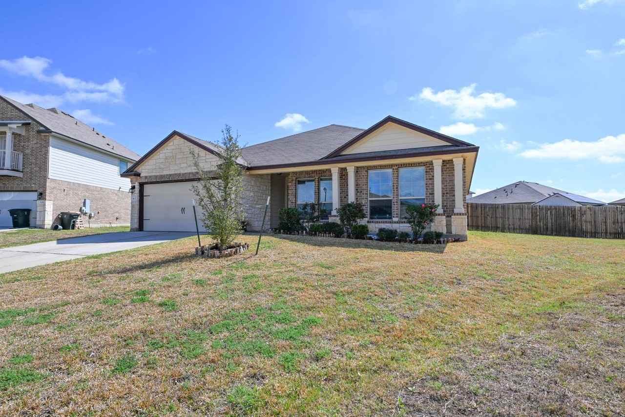 412 Saddleback Trl - Photo 2 of 21
