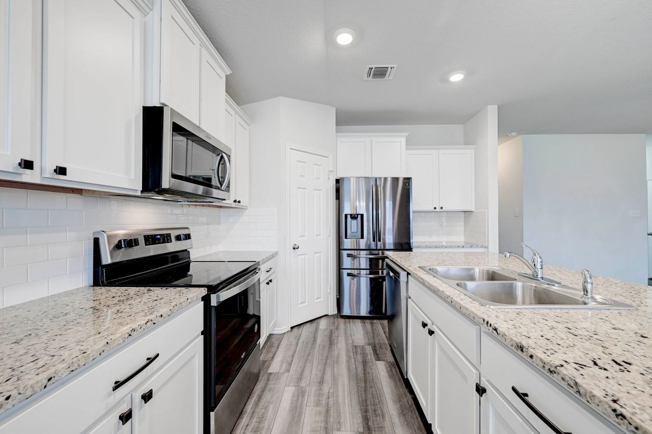 412 Saddleback Trl - Photo 3 of 21