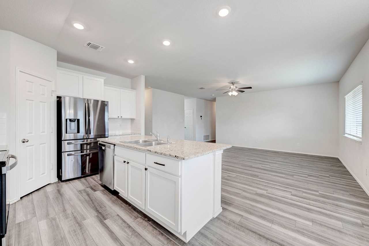 412 Saddleback Trl - Photo 4 of 21