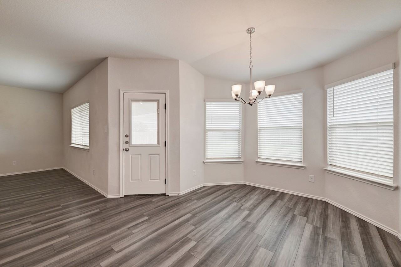 412 Saddleback Trl - Photo 5 of 21