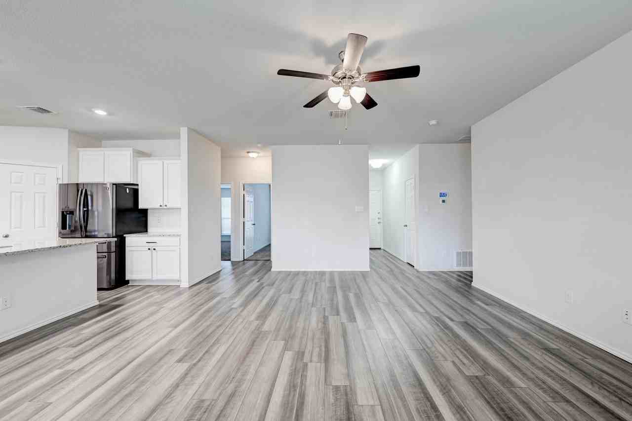 412 Saddleback Trl - Photo 6 of 21
