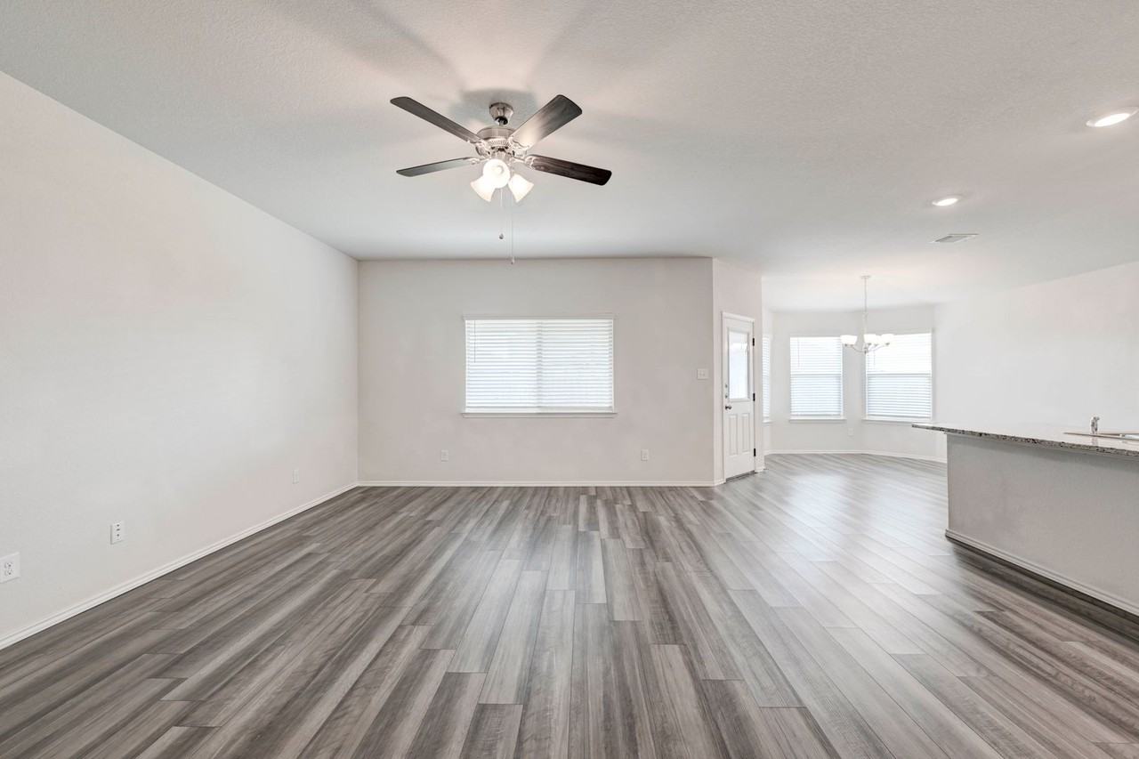 412 Saddleback Trl - Photo 7 of 21