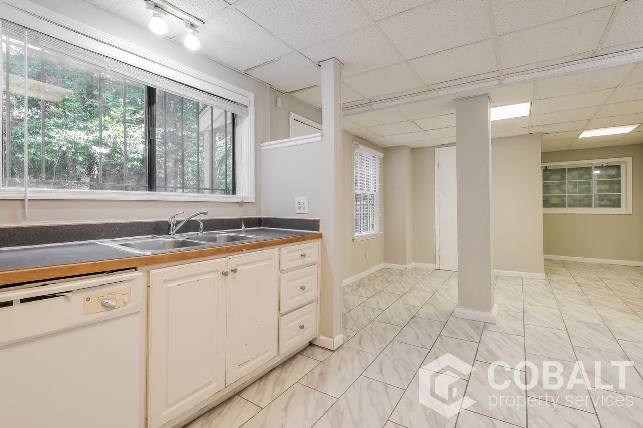 1326 North Ave Ne #C - Photo 3 of 18
