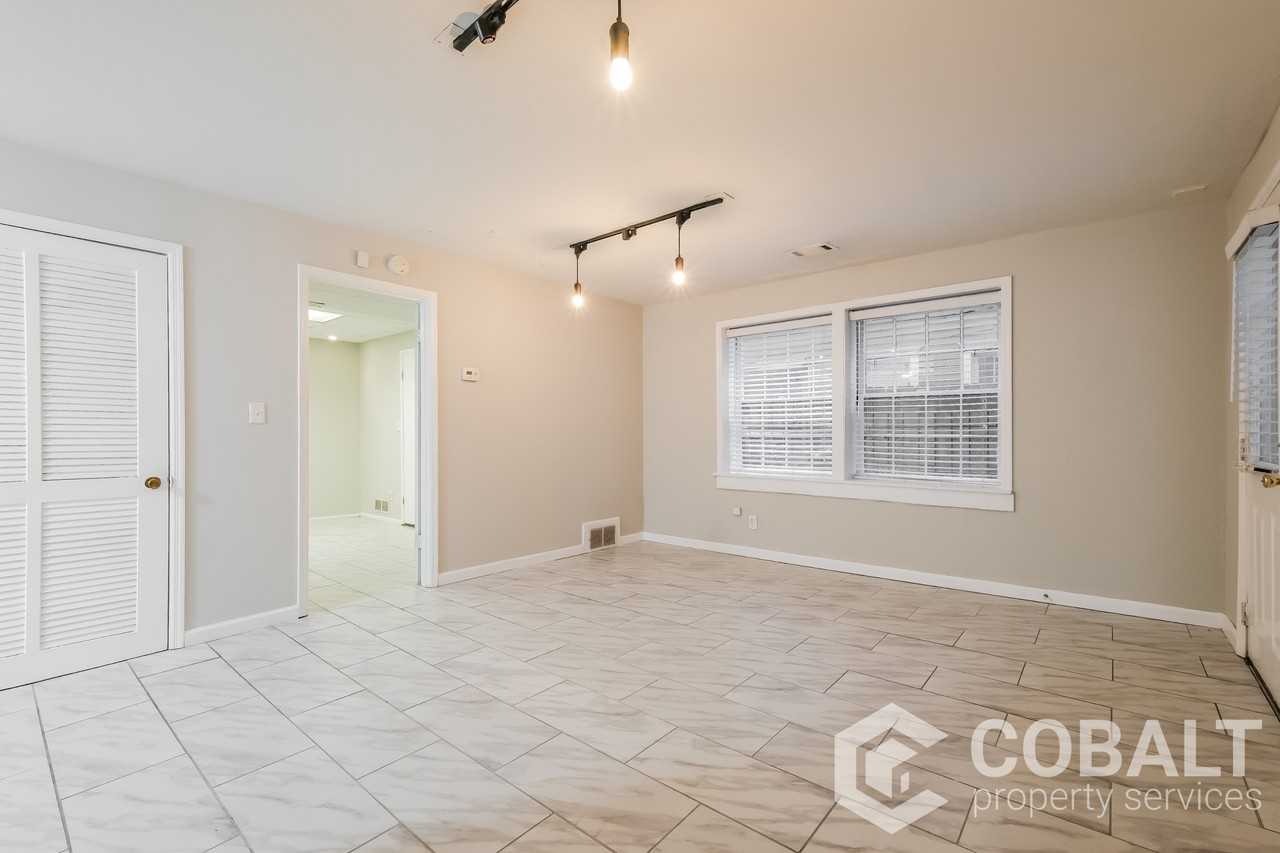 1326 North Ave Ne #C - Photo 6 of 18