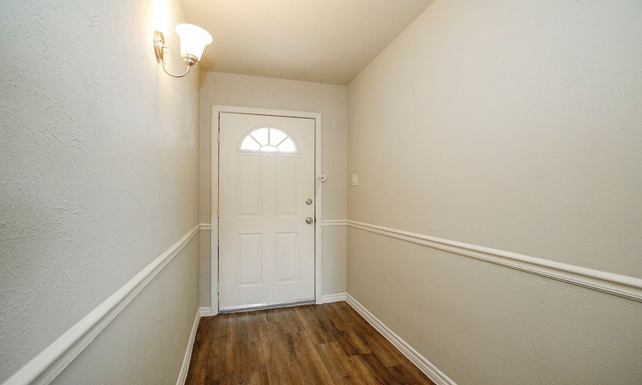 17626 Bullis Gap Dr - Photo 2 of 27