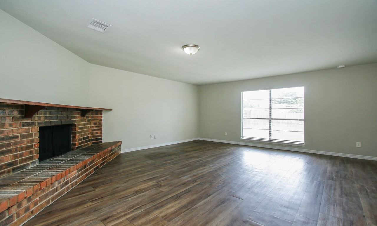 17626 Bullis Gap Dr - Photo 3 of 27