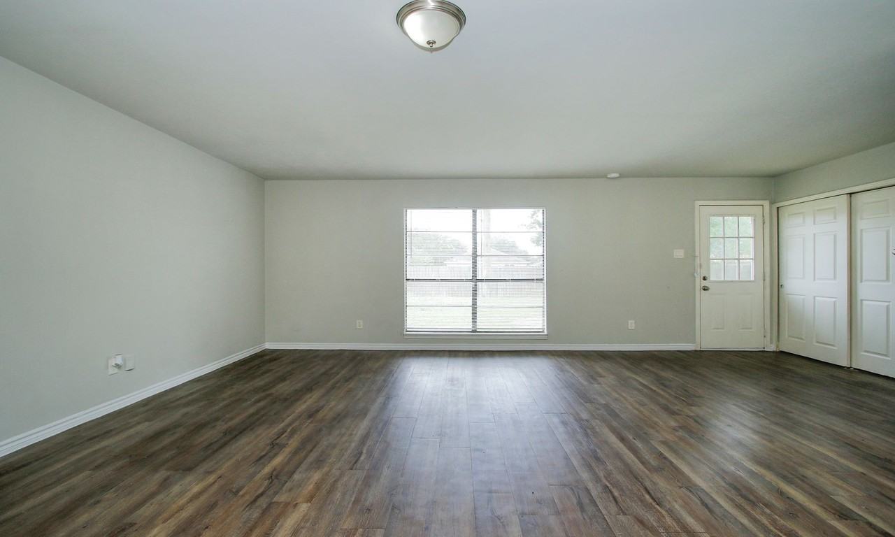 17626 Bullis Gap Dr - Photo 4 of 27