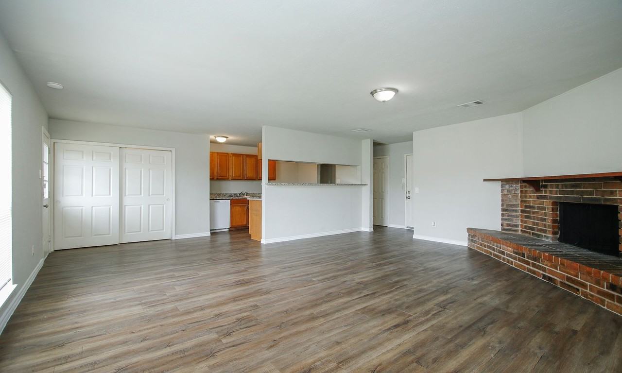 17626 Bullis Gap Dr - Photo 5 of 27