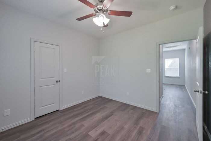 1616 Ash Crescent St - Photo 7 of 24