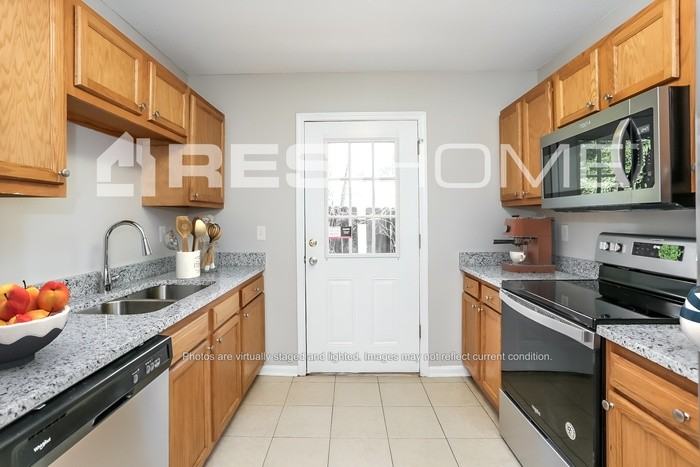 10334 Bradley Rd - Photo 2 of 17
