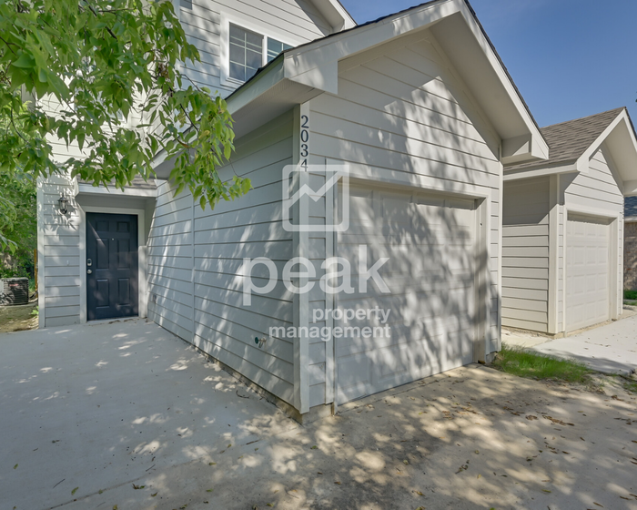 2034 Brookes St - Photo 2 of 16