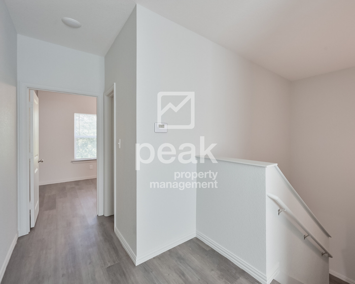 2034 Brookes St - Photo 4 of 16