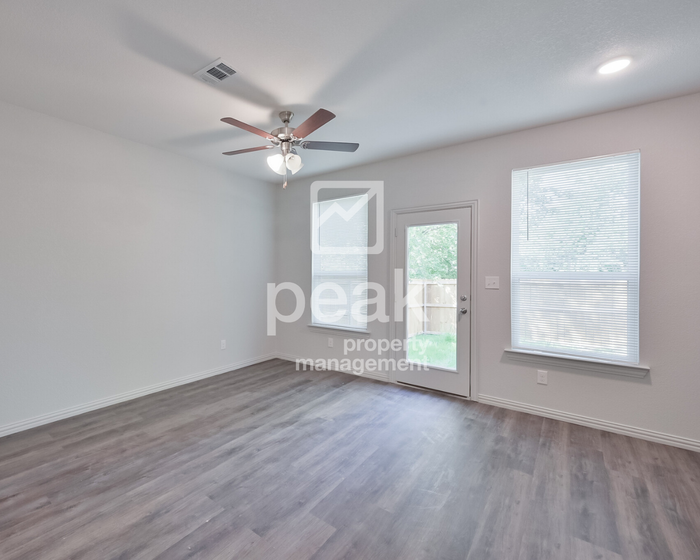 2034 Brookes St - Photo 7 of 16