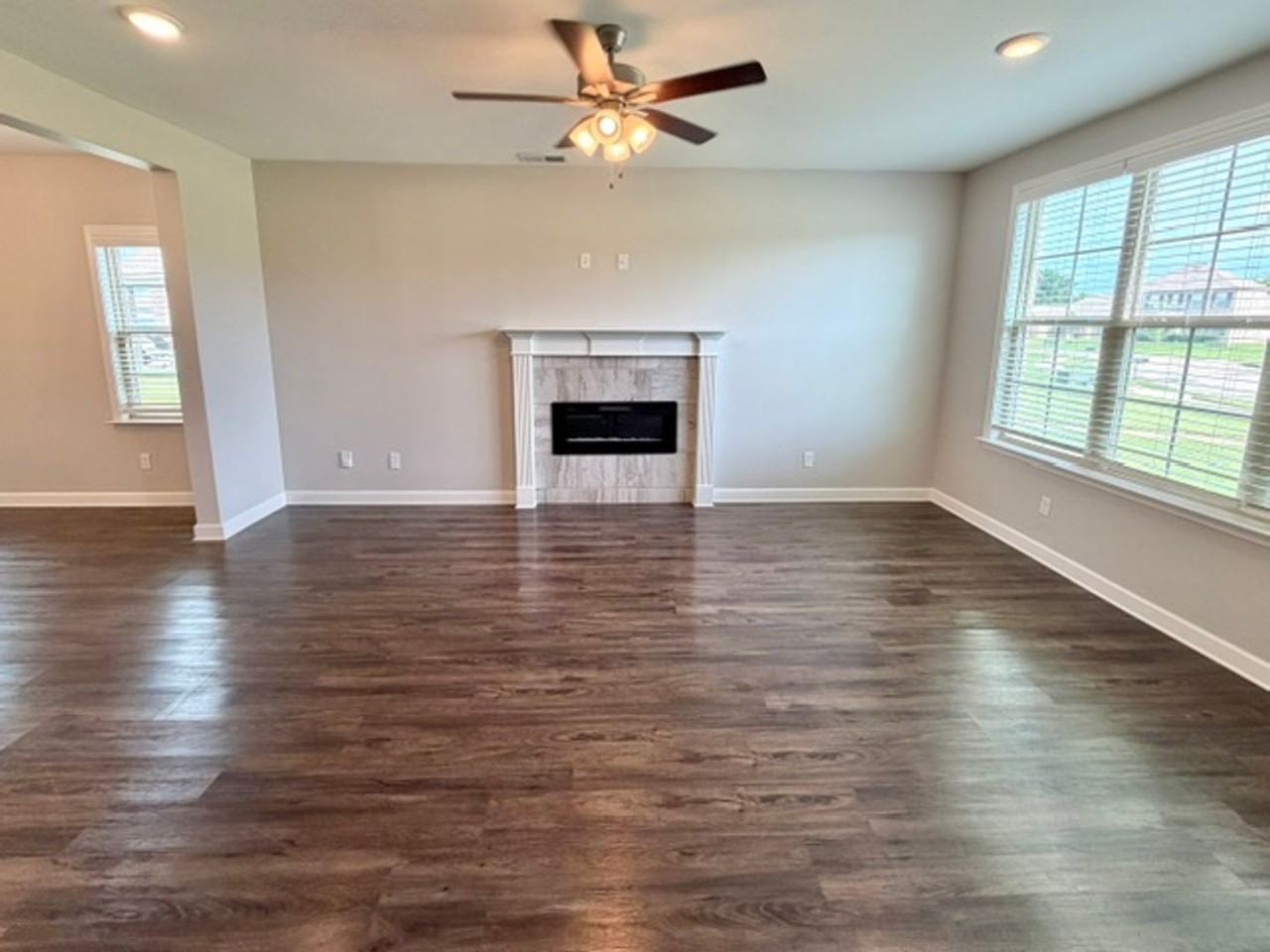 370 Azalea Dr - Photo 3 of 13