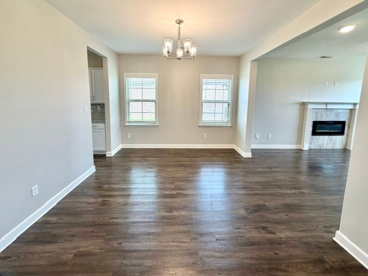 370 Azalea Dr - Photo 4 of 13