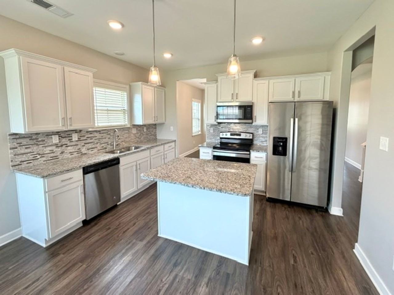 370 Azalea Dr - Photo 5 of 13