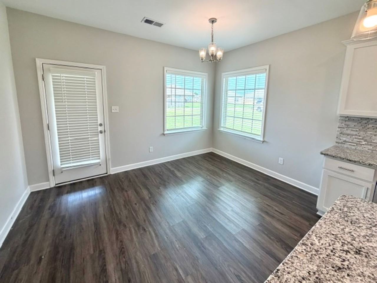 370 Azalea Dr - Photo 6 of 13