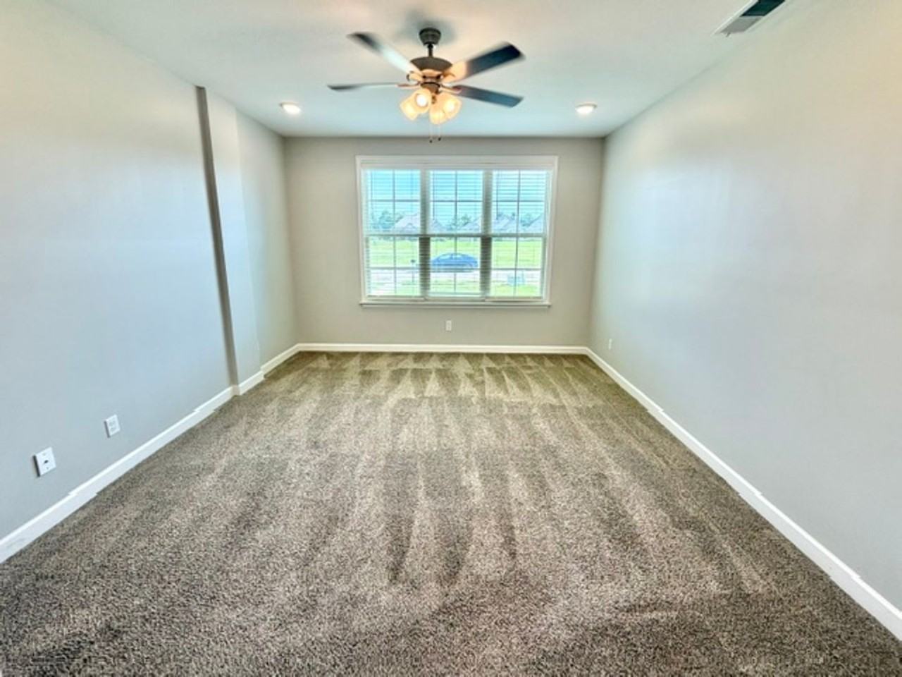 370 Azalea Dr - Photo 7 of 13