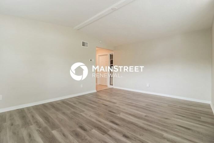 827 E River Dr - Photo 5 of 16